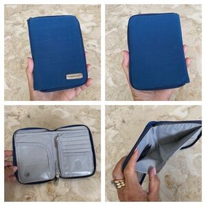 Travelon RFID Blocking Single Zip Nylon Wallet